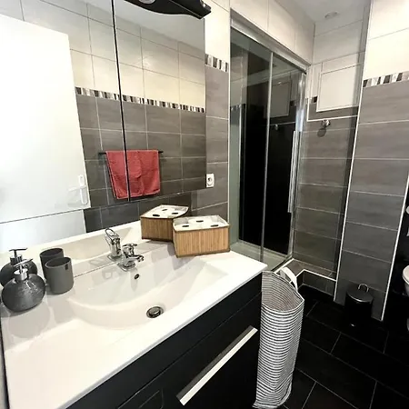 Appartement 20 Mts Plage, Pl Mediterranee, Vue Parking