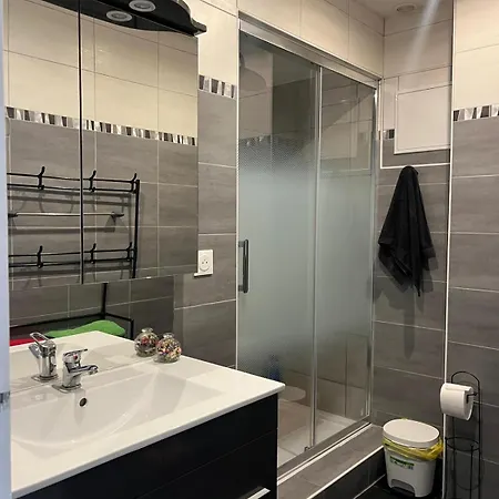 Appartement 20 Mts Plage, Pl Mediterranee, Vue Parking