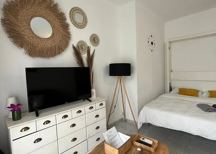 20 Mts Plage, Pl Mediterranee, Vue Parking *